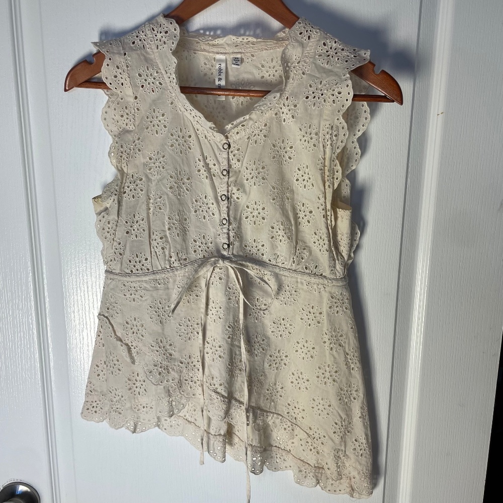 robbi & nikki eyelet lace top